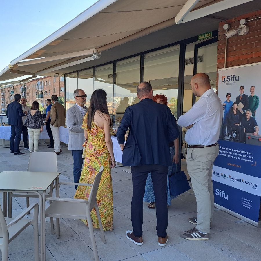 Personas reunidas en la jornada empresarial de la Fundación Sifu para el impulsar la RSC, la LGD y la inclusión laboral.